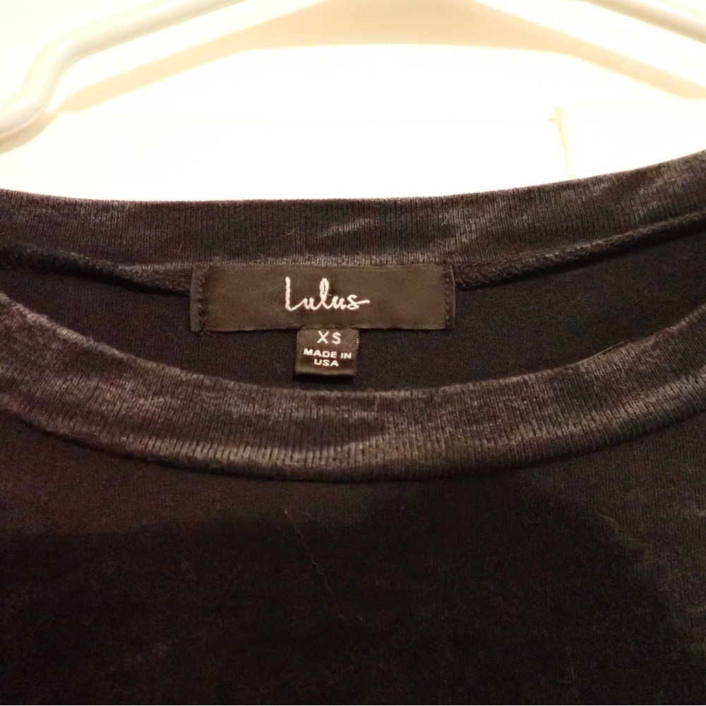 Lulu's Marbled Smokey Black Cropped Long Sleeve Top